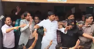 এনসিপির মুখ্য সমন্বয়ক নাসীরুদ্দীন পাটওয়ারীর ওপর ডিম নিক্ষেপ